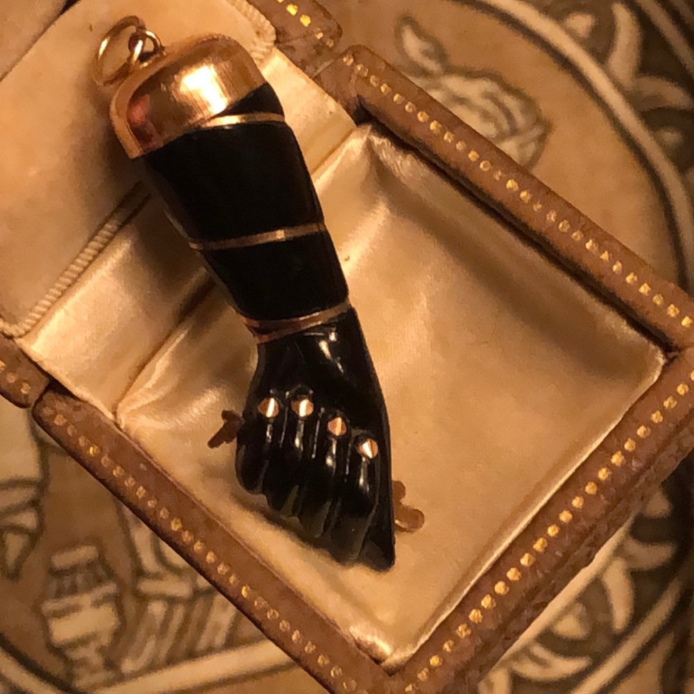 Antique Gold and Black Mano Figa Charm. - Picture 11 of 16